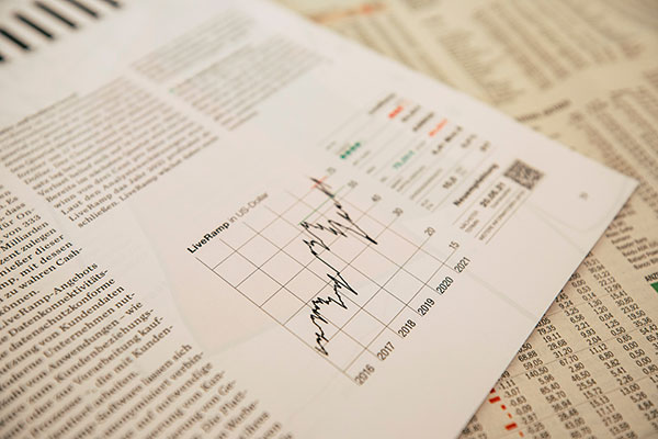 How compound interest increases wealth